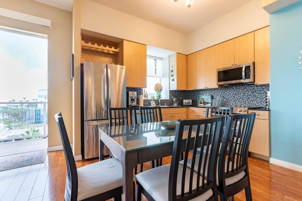 'לונג ביץ A Corner Unit With Ocean Views From Every Room מראה חיצוני תמונה