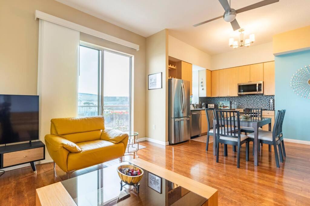 'לונג ביץ A Corner Unit With Ocean Views From Every Room מראה חיצוני תמונה